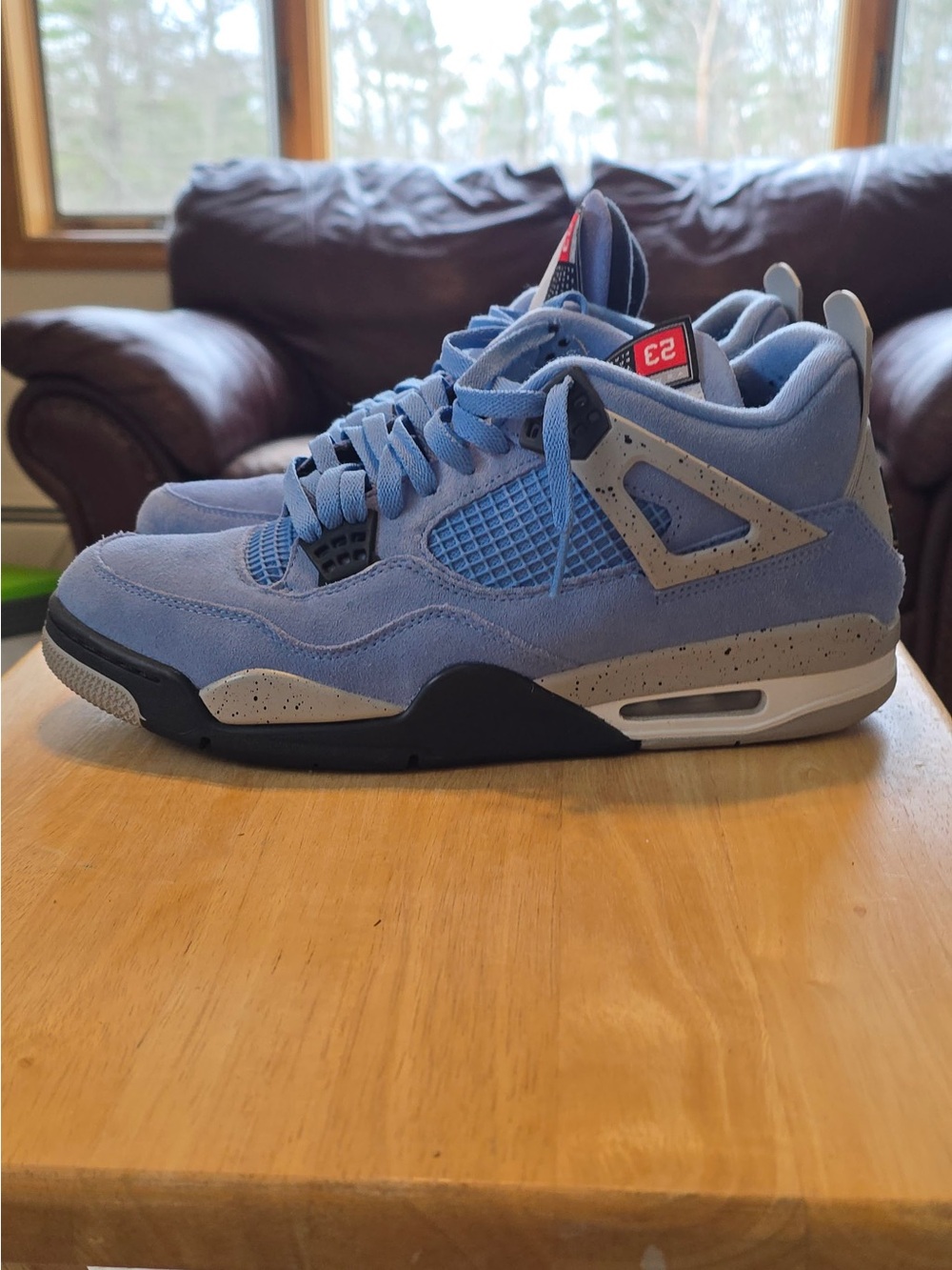 Jordan 4 Retro Mid University Blue